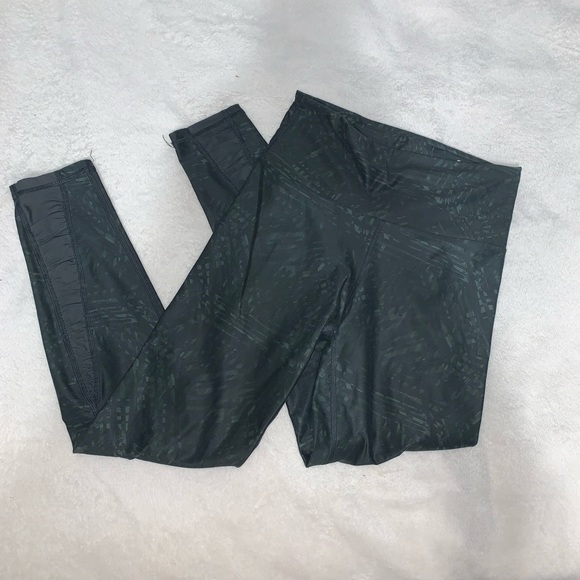 aerie Pants - Patterned Aerie Move leggings!